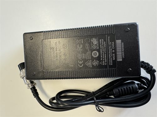 Charger 48V female